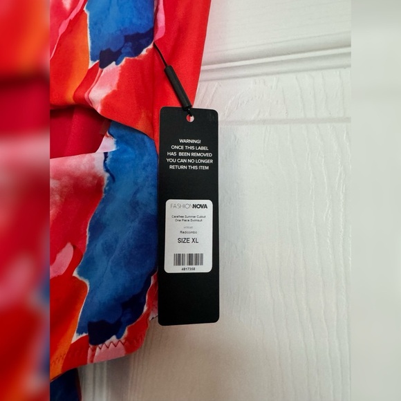 FashionNova Cut out One Piece Swimsuit - Picture 4 of 7